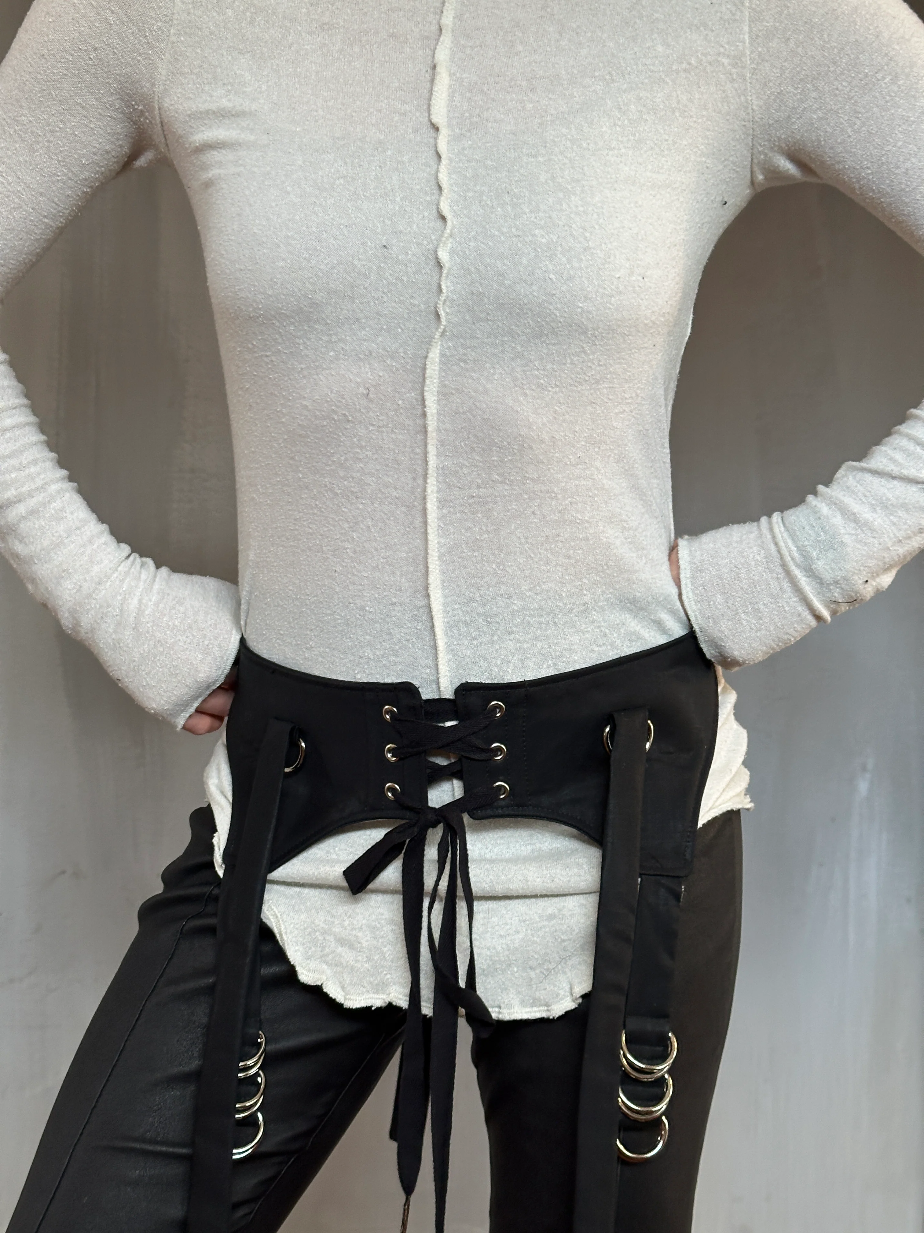 Sample Sale: Garter Belt for Skirts in Wool Sateen (Size I) - Image 3