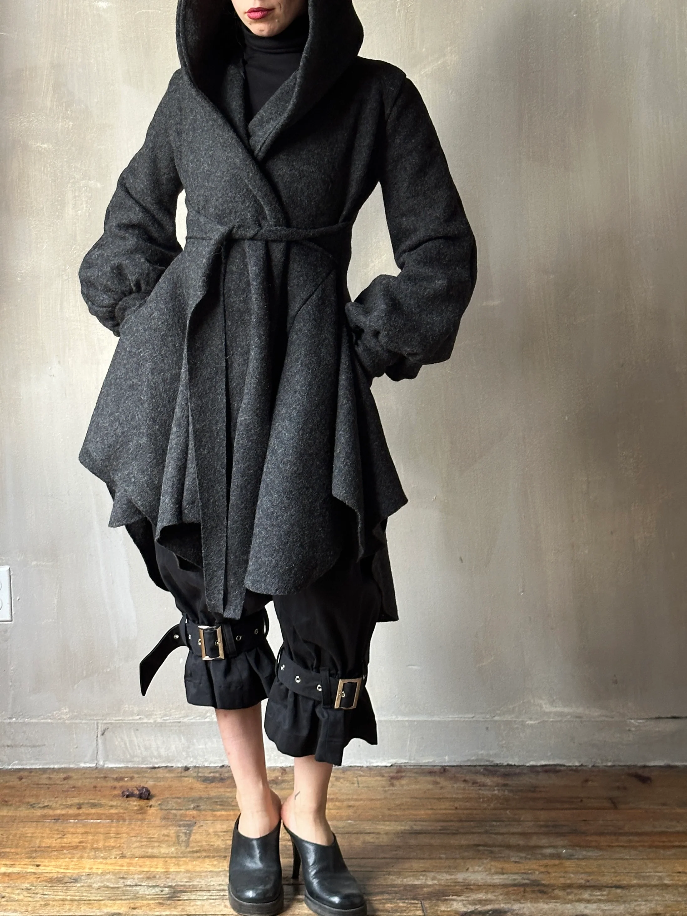 FW25: Tournure Jacket in Pure Wool (Charcoal, In Stock, Limited Edition) - Image 4